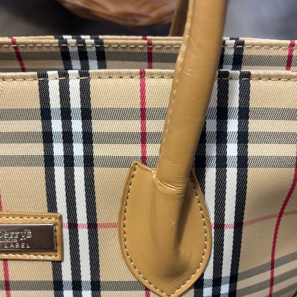 🔥Sold 🔥Burberry Beige and Black Checkered Tote - Picture 3 of 16